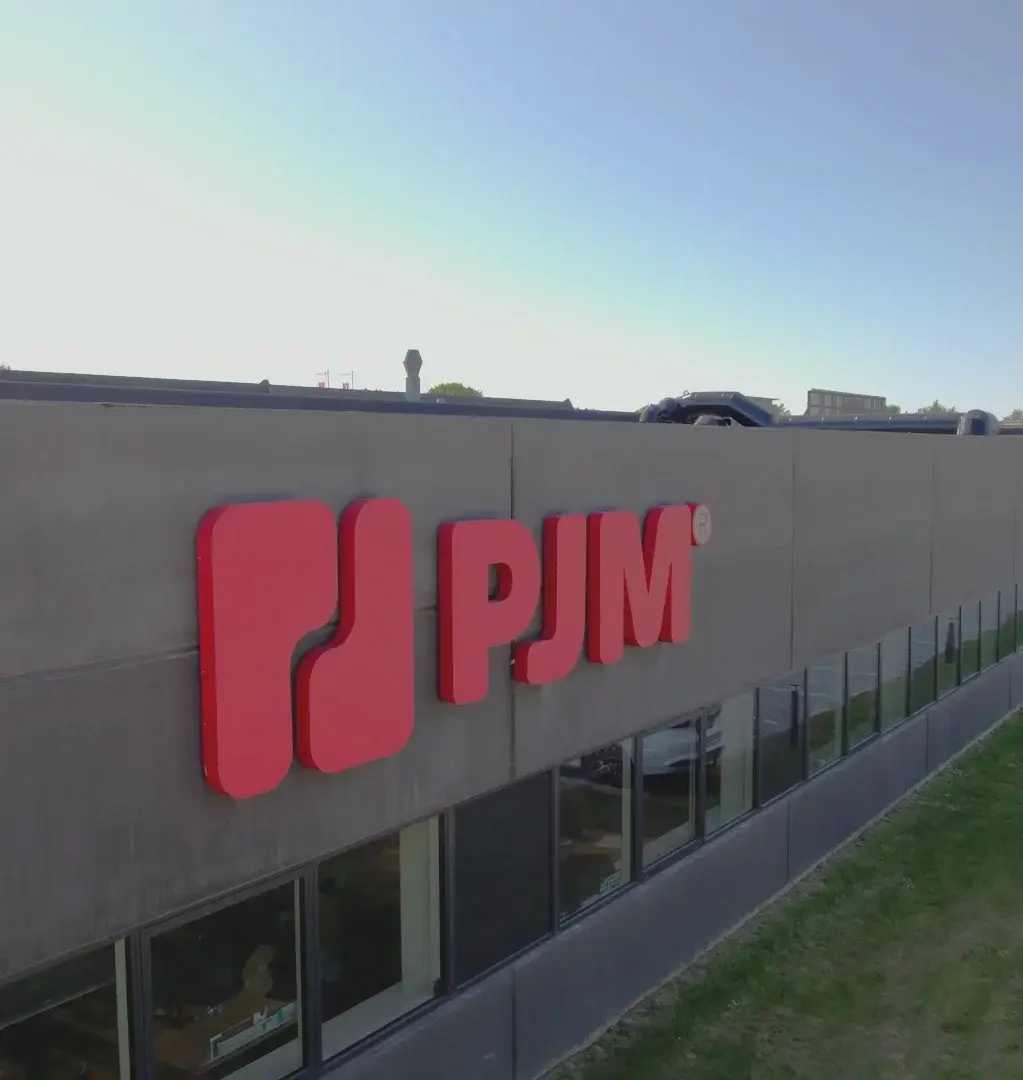 FXA-Website-Cases-PJM-Logo-Bygning